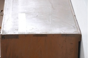 【簡易リペア限定品】　和製アンティーク　引き出し17杯で収納力抜群の小振りなチェスト　(R-084285)