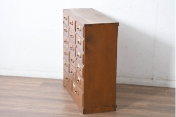 【簡易リペア限定品】　和製アンティーク　引き出し17杯で収納力抜群の小振りなチェスト　(R-084285)