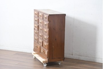 【簡易リペア限定品】　和製アンティーク　引き出し17杯　小物収納におすすめの小振りなチェスト　(R-084286)