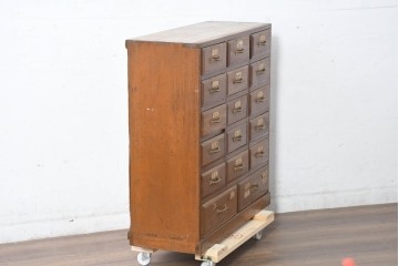 【簡易リペア限定品】　和製アンティーク　引き出し17杯　小物収納におすすめの小振りなチェスト　(R-084286)