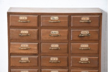 【簡易リペア限定品】　和製アンティーク　引き出し17杯　小物収納におすすめの小振りなチェスト　(R-084286)