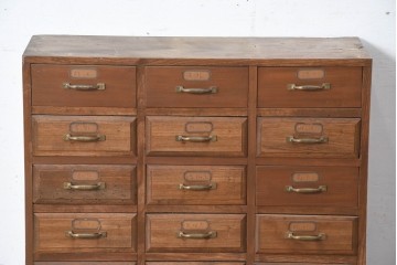 【簡易リペア限定品】　和製アンティーク　引き出し17杯　コンパクトサイズで取り入れやすい小振りなチェスト　(R-084287)