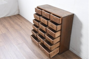 【簡易リペア限定品】　和製アンティーク　引き出し17杯　コンパクトサイズで取り入れやすい小振りなチェスト　(R-084287)