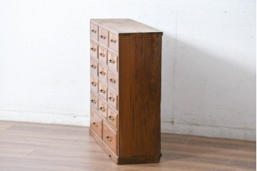 【簡易リペア限定品】　和製アンティーク　引き出し17杯　コンパクトサイズで取り入れやすい小振りなチェスト　(R-084287)