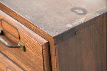 【簡易リペア限定品】　和製アンティーク　引き出し17杯で大容量の小振りなチェスト　(R-084288)