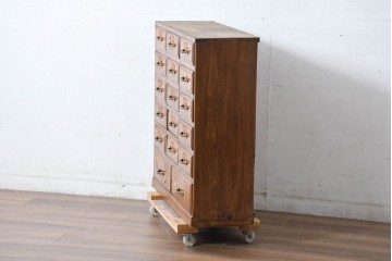 【簡易リペア限定品】　和製アンティーク　引き出し17杯で大容量の小振りなチェスト　(R-084288)