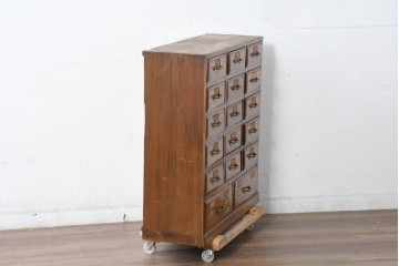 【簡易リペア限定品】　和製アンティーク　引き出し17杯で大容量の小振りなチェスト　(R-084288)