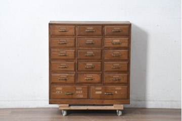 【簡易リペア限定品】　和製アンティーク　引き出し17杯で大容量の小振りなチェスト　(R-084288)