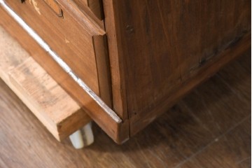 【簡易リペア限定品】　和製アンティーク　引き出し17杯で大容量の小振りなチェスト　(R-084288)