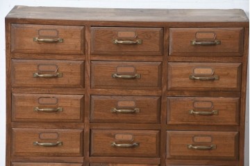 【簡易リペア限定品】　和製アンティーク　引き出し17杯で大容量の小振りなチェスト　(R-084288)