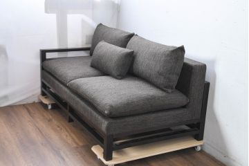 中古　超美品　展示品　Ritzwell(リッツウェル)　GRAND LEEWISE(グランドリーワイズ)　落ち着きあるシックなデザインが素敵な2人掛けソファ(2P、二人掛け、アームソファ)(定価約70万円)(R-084289)