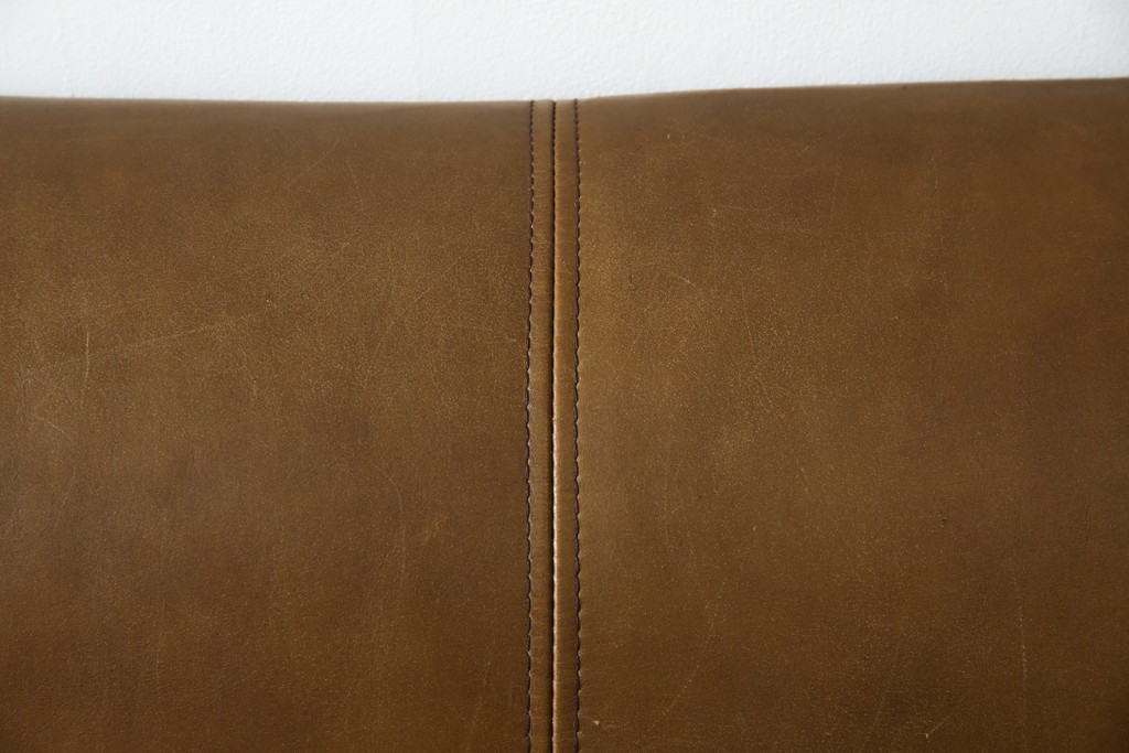 中古　HALO(ハロ)　ギル(GIL)　使い込むほどに味わいが深まる本革のソファ　定価約30万円　(R-084291)