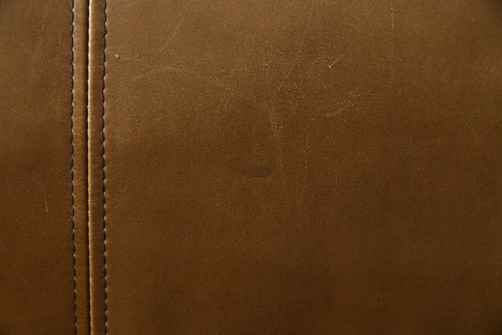 中古　HALO(ハロ)　ギル(GIL)　使い込むほどに味わいが深まる本革のソファ　定価約30万円　(R-084291)