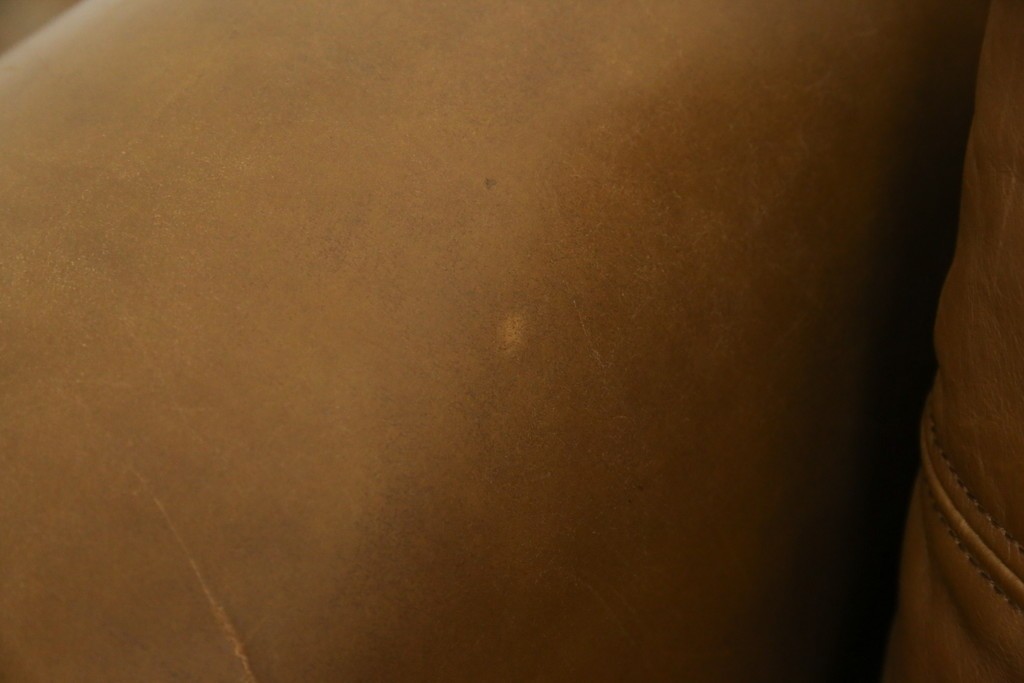 中古　HALO(ハロ)　ギル(GIL)　使い込むほどに味わいが深まる本革のソファ　定価約30万円　(R-084291)