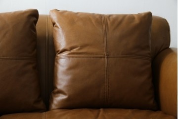 中古　HALO(ハロ)　ギル(GIL)　使い込むほどに味わいが深まる本革のソファ　定価約30万円　(R-084291)