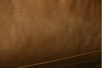 中古　HALO(ハロ)　ギル(GIL)　使い込むほどに味わいが深まる本革のソファ　定価約30万円　(R-084291)