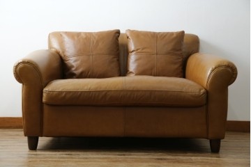 中古　HALO(ハロ)　ギル(GIL)　使い込むほどに味わいが深まる本革のソファ　定価約30万円　(R-084291)