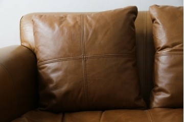 中古　HALO(ハロ)　ギル(GIL)　使い込むほどに味わいが深まる本革のソファ　定価約30万円　(R-084291)