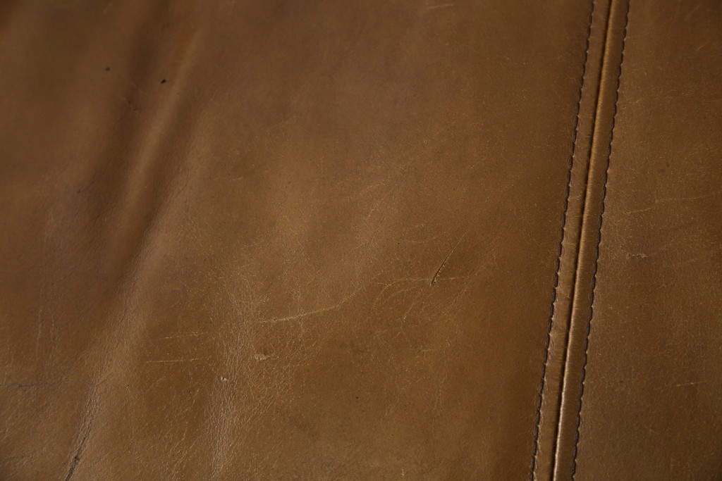 中古　HALO(ハロ)　ギル(GIL)　使い込むほどに味わいが深まる本革のソファ　定価約30万円　(R-084291)