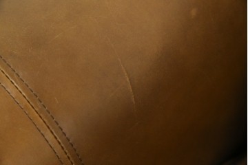 中古　HALO(ハロ)　ギル(GIL)　使い込むほどに味わいが深まる本革のソファ　定価約30万円　(R-084291)