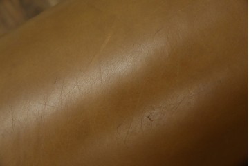 中古　HALO(ハロ)　ギル(GIL)　使い込むほどに味わいが深まる本革のソファ　定価約30万円　(R-084291)