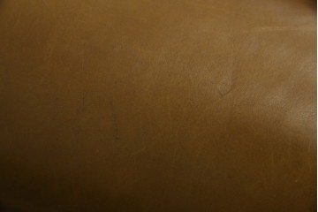 中古　HALO(ハロ)　ギル(GIL)　使い込むほどに味わいが深まる本革のソファ　定価約30万円　(R-084291)