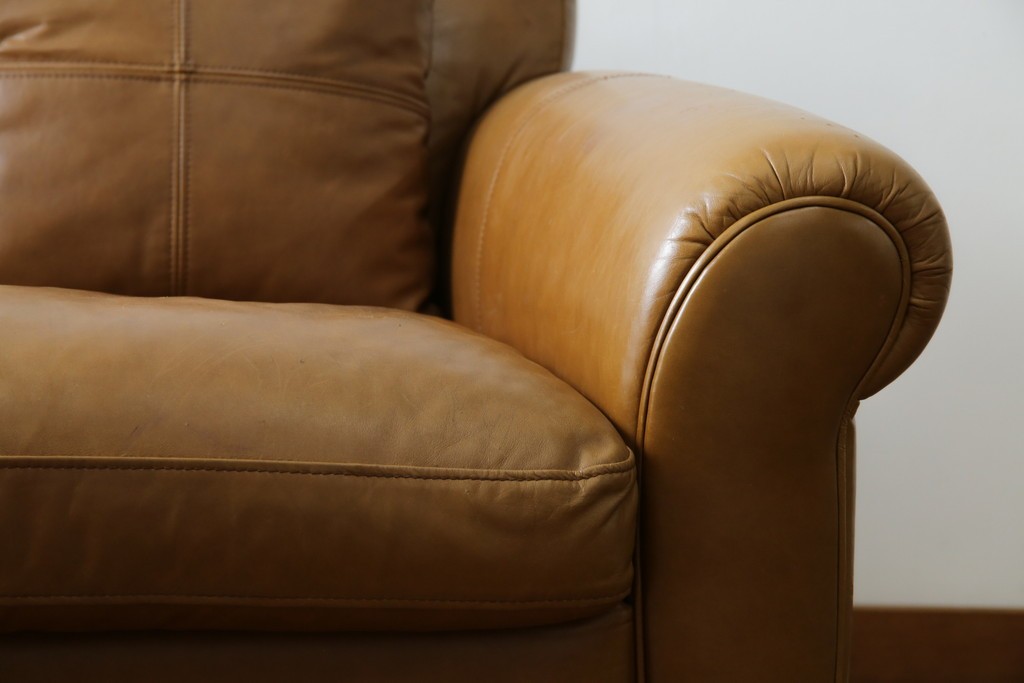 中古　HALO(ハロ)　ギル(GIL)　使い込むほどに味わいが深まる本革のソファ　定価約30万円　(R-084291)