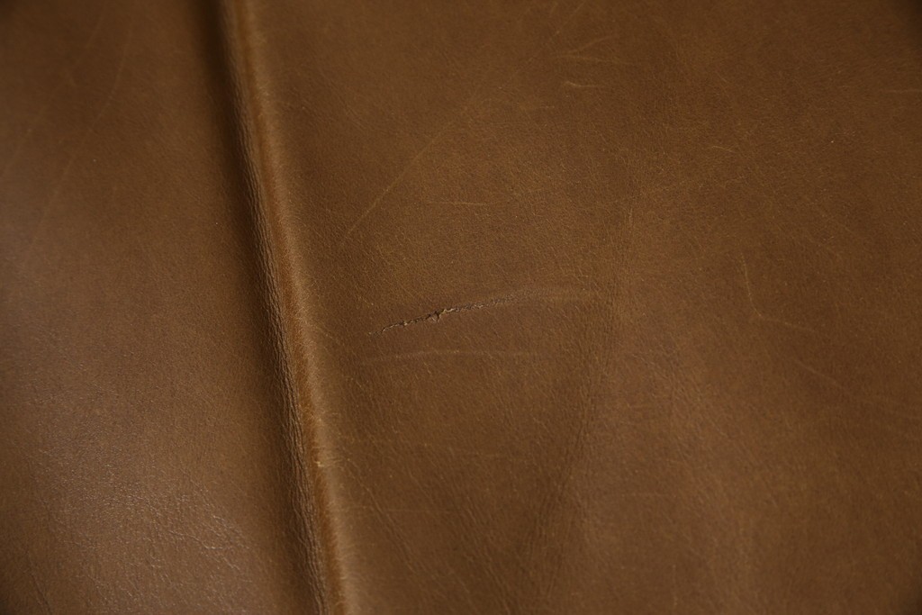 中古　HALO(ハロ)　ギル(GIL)　使い込むほどに味わいが深まる本革のソファ　定価約30万円　(R-084291)