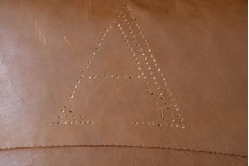 中古　HALO(ハロ)　ギル(GIL)　使い込むほどに味わいが深まる本革のソファ(レザー、1人掛け、一人掛け、2人掛け、二人掛け、1P、1.5P、2P、ラブソファ、アームソファ)(定価約30万円)(R-084291)
