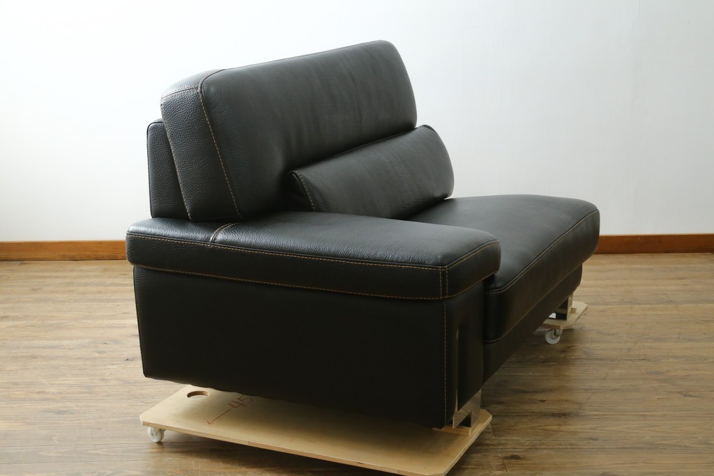 中古　美品　ダホン(Dahong)　イタリアンデザイン　本革(レザー)　デザイン性と快適性を両立した2.5人掛けソファ　定価約28万円　(R-084293)