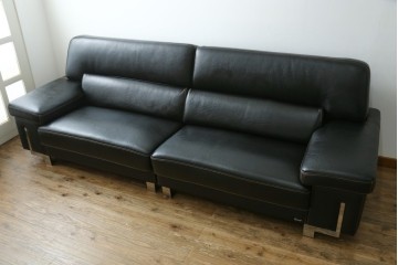 中古　美品　ダホン(Dahong)　イタリアンデザイン　本革(レザー)　デザイン性と快適性を両立した2.5人掛けソファ　定価約28万円　(R-084293)