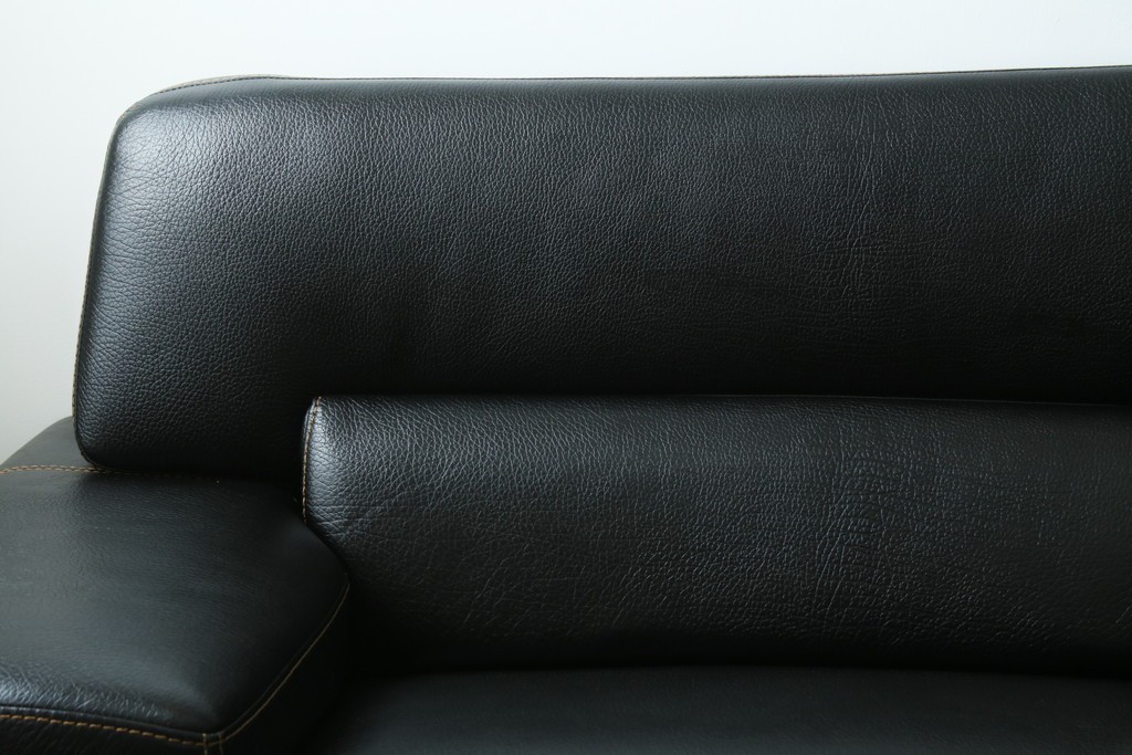 中古　美品　ダホン(Dahong)　イタリアンデザイン　本革(レザー)　デザイン性と快適性を両立した2.5人掛けソファ　定価約28万円　(R-084293)