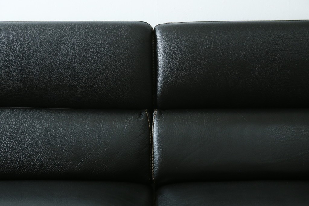 中古　美品　ダホン(Dahong)　イタリアンデザイン　本革(レザー)　デザイン性と快適性を両立した2.5人掛けソファ　定価約28万円　(R-084293)