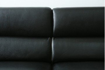中古　美品　ダホン(Dahong)　イタリアンデザイン　本革(レザー)　デザイン性と快適性を両立した2.5人掛けソファ　定価約28万円　(R-084293)