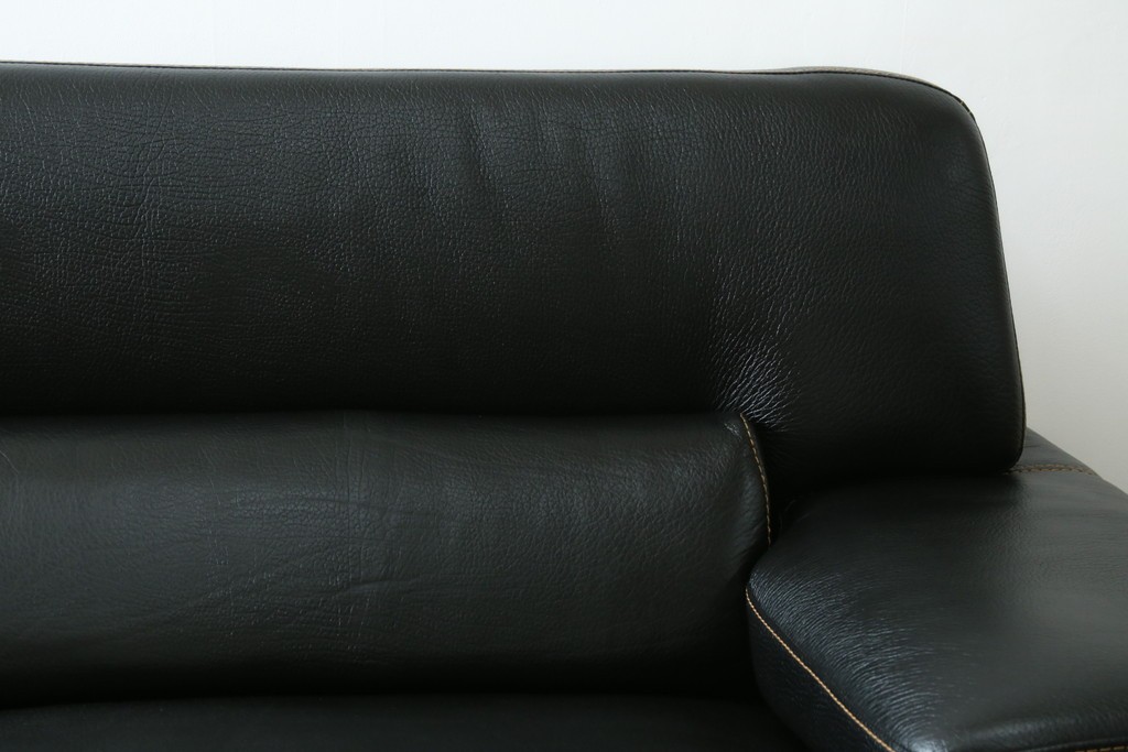 中古　美品　ダホン(Dahong)　イタリアンデザイン　本革(レザー)　デザイン性と快適性を両立した2.5人掛けソファ　定価約28万円　(R-084293)