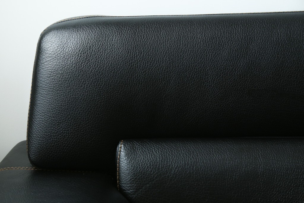 中古　美品　ダホン(Dahong)　イタリアンデザイン　本革(レザー)　デザイン性と快適性を両立した2.5人掛けソファ　定価約28万円　(R-084293)