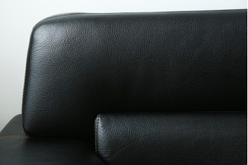 中古　美品　ダホン(Dahong)　イタリアンデザイン　本革(レザー)　デザイン性と快適性を両立した2.5人掛けソファ　定価約28万円　(R-084293)