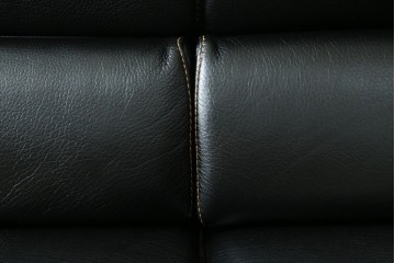 中古　美品　ダホン(Dahong)　イタリアンデザイン　本革(レザー)　デザイン性と快適性を両立した2.5人掛けソファ　定価約28万円　(R-084293)