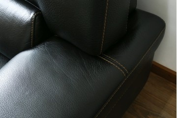 中古　美品　ダホン(Dahong)　イタリアンデザイン　本革(レザー)　デザイン性と快適性を両立した2.5人掛けソファ　定価約28万円　(R-084293)