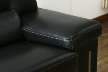 中古　美品　ダホン(Dahong)　イタリアンデザイン　本革(レザー)　デザイン性と快適性を両立した2.5人掛けソファ　定価約28万円　(R-084293)