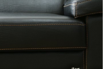 中古　美品　ダホン(Dahong)　イタリアンデザイン　本革(レザー)　デザイン性と快適性を両立した2.5人掛けソファ　定価約28万円　(R-084293)