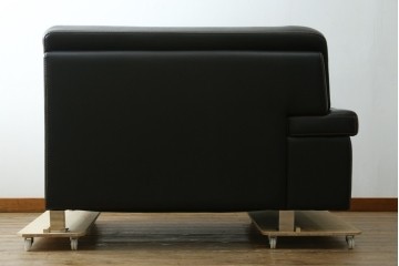 中古　美品　ダホン(Dahong)　イタリアンデザイン　本革(レザー)　デザイン性と快適性を両立した2.5人掛けソファ　定価約28万円　(R-084293)