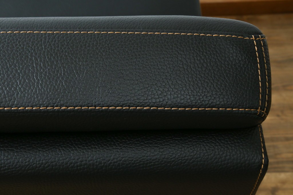 中古　美品　ダホン(Dahong)　イタリアンデザイン　本革(レザー)　デザイン性と快適性を両立した2.5人掛けソファ　定価約28万円　(R-084293)