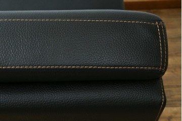 中古　美品　ダホン(Dahong)　イタリアンデザイン　本革(レザー)　デザイン性と快適性を両立した2.5人掛けソファ　定価約28万円　(R-084293)