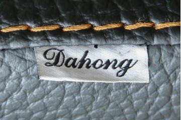 中古　美品　ダホン(Dahong)　イタリアンデザイン　本革(レザー)　デザイン性と快適性を両立した2.5人掛けソファ　定価約28万円　(R-084293)