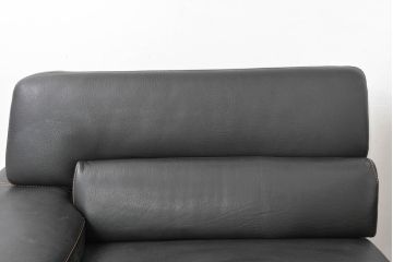 中古　美品　ダホン(Dahong)　イタリアンデザイン　本革(レザー)　デザイン性と快適性を両立した2.5人掛けソファ(2P、2.5P、3P、2人掛け、二人掛け、3人掛け、三人掛け、アームソファ)(定価約28万円)(R-084293)