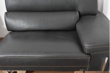 中古　美品　ダホン(Dahong)　イタリアンデザイン　本革(レザー)　デザイン性と快適性を両立した2.5人掛けソファ(2P、2.5P、3P、2人掛け、二人掛け、3人掛け、三人掛け、アームソファ)(定価約28万円)(R-084293)