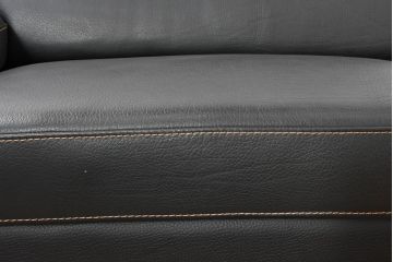中古　美品　ダホン(Dahong)　イタリアンデザイン　本革(レザー)　デザイン性と快適性を両立した2.5人掛けソファ(2P、2.5P、3P、2人掛け、二人掛け、3人掛け、三人掛け、アームソファ)(定価約28万円)(R-084293)