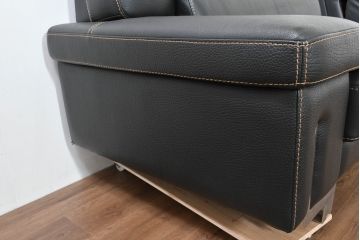 中古　美品　ダホン(Dahong)　イタリアンデザイン　本革(レザー)　デザイン性と快適性を両立した2.5人掛けソファ(2P、2.5P、3P、2人掛け、二人掛け、3人掛け、三人掛け、アームソファ)(定価約28万円)(R-084293)