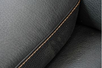 中古　美品　ダホン(Dahong)　イタリアンデザイン　本革(レザー)　デザイン性と快適性を両立した2.5人掛けソファ(2P、2.5P、3P、2人掛け、二人掛け、3人掛け、三人掛け、アームソファ)(定価約28万円)(R-084293)